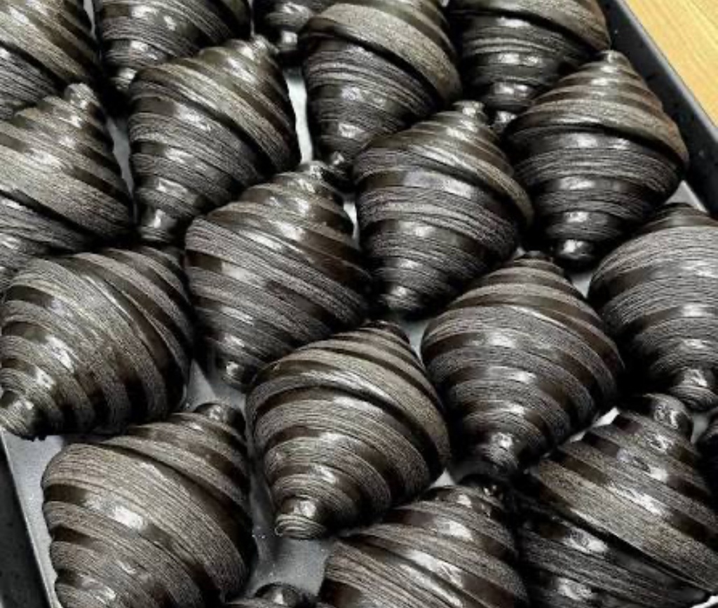 Croissant plain black mini