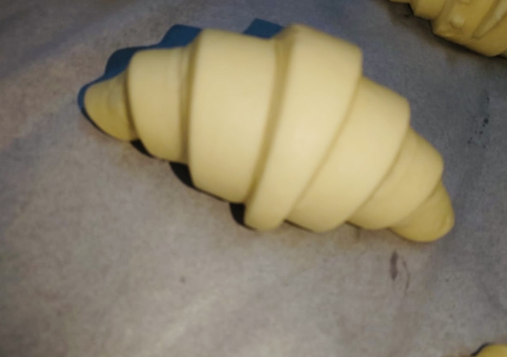 Croissant plain raw pre proofed 70gr