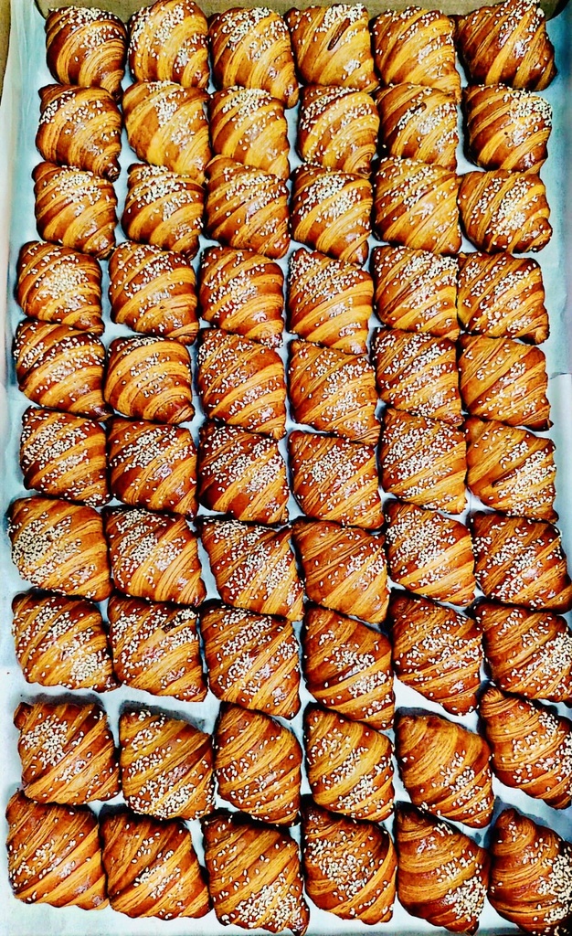 Croissant plain mini with Black and white sesame on top 