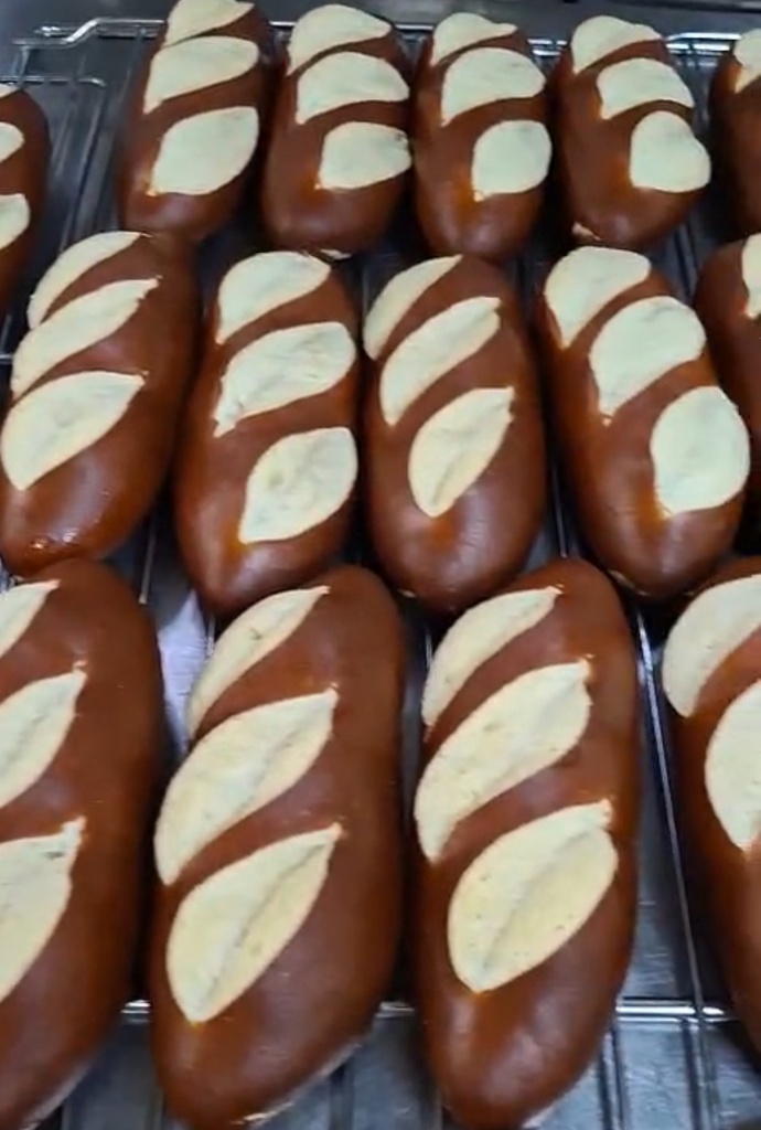 Pretzel Hot Dog L: 22cm